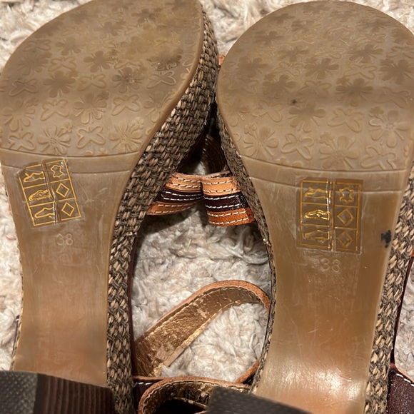 Spring Step Flower Sandals - Picture 5 of 7